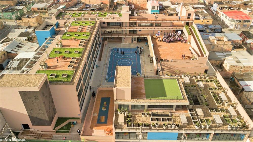 Vista aérea del Colegio IED Santa Librada en Usme, Bogotá